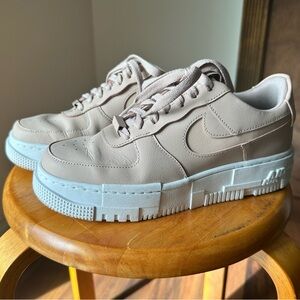 Nike Air Force 1 Pixel